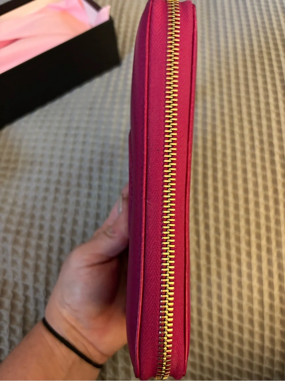 Authentic Gucci Magenta Zip-Around Leather Wallet with Tassel - Picture 6 of 8
